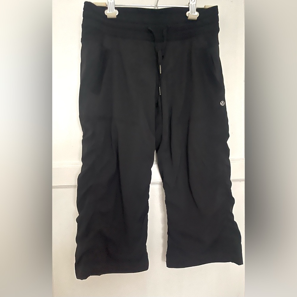 Lululemon dance studio crop Capri